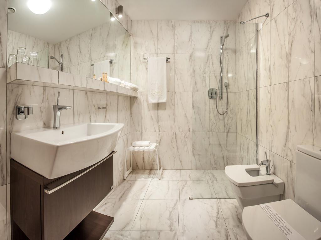 Hotel Poznanski A2 Luboń Buitenkant foto