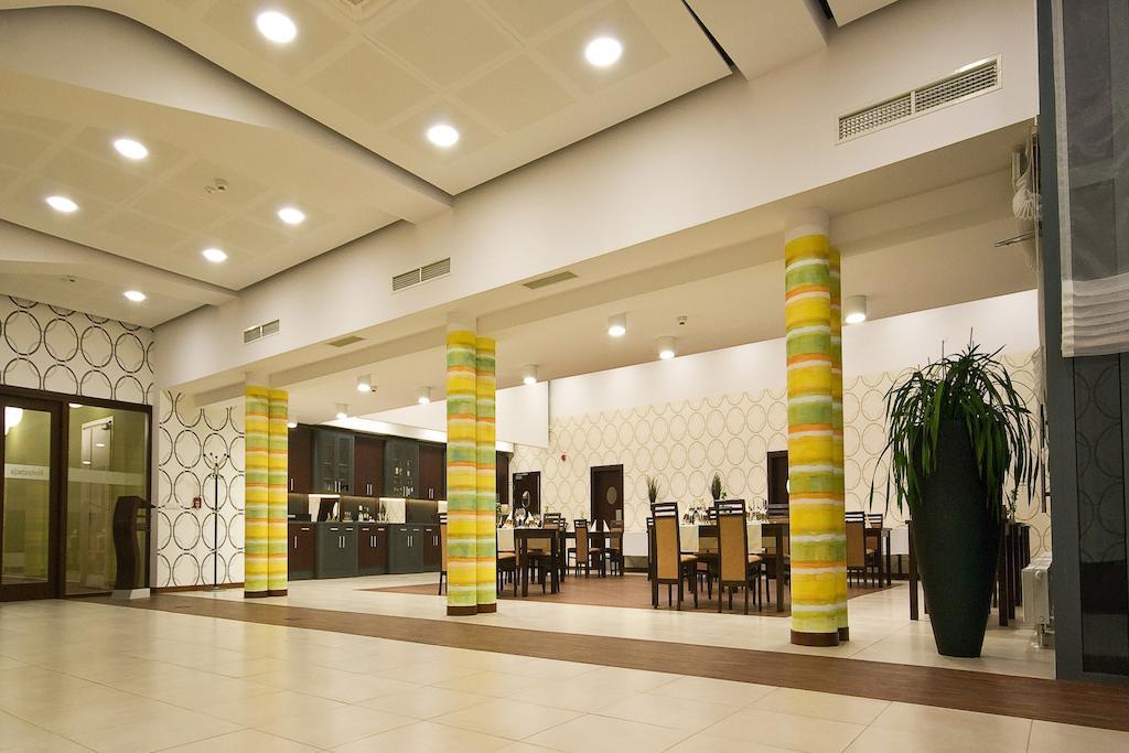 Hotel Poznanski A2 Luboń Buitenkant foto