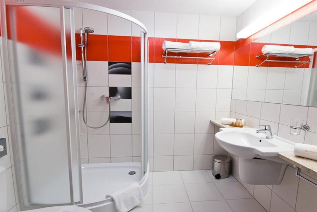 Hotel Poznanski A2 Luboń Kamer foto