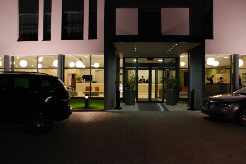 Hotel Poznanski A2 Luboń Buitenkant foto