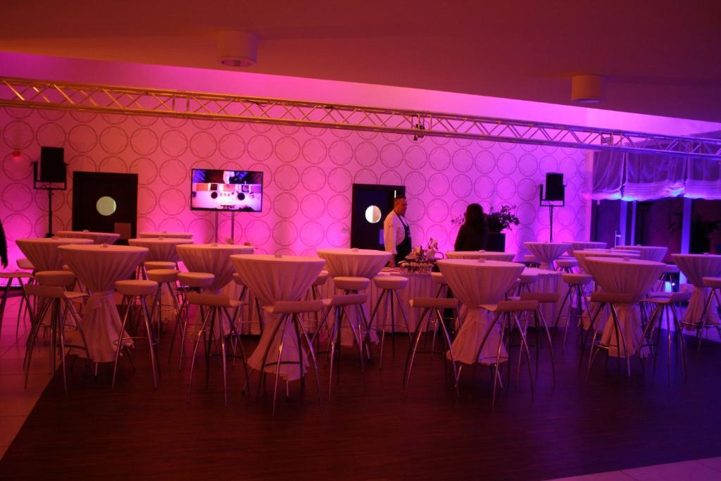 Hotel Poznanski A2 Luboń Buitenkant foto
